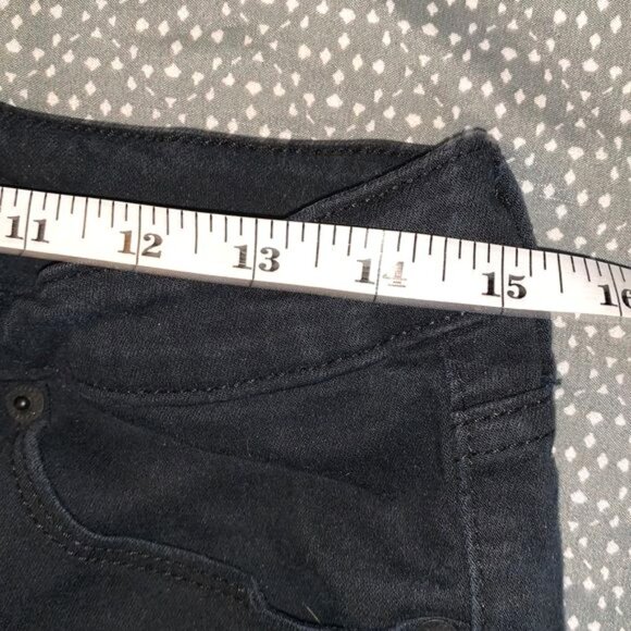Universal Thread Black Distressed Denim Shorts Size 10 - Picture 9 of 10